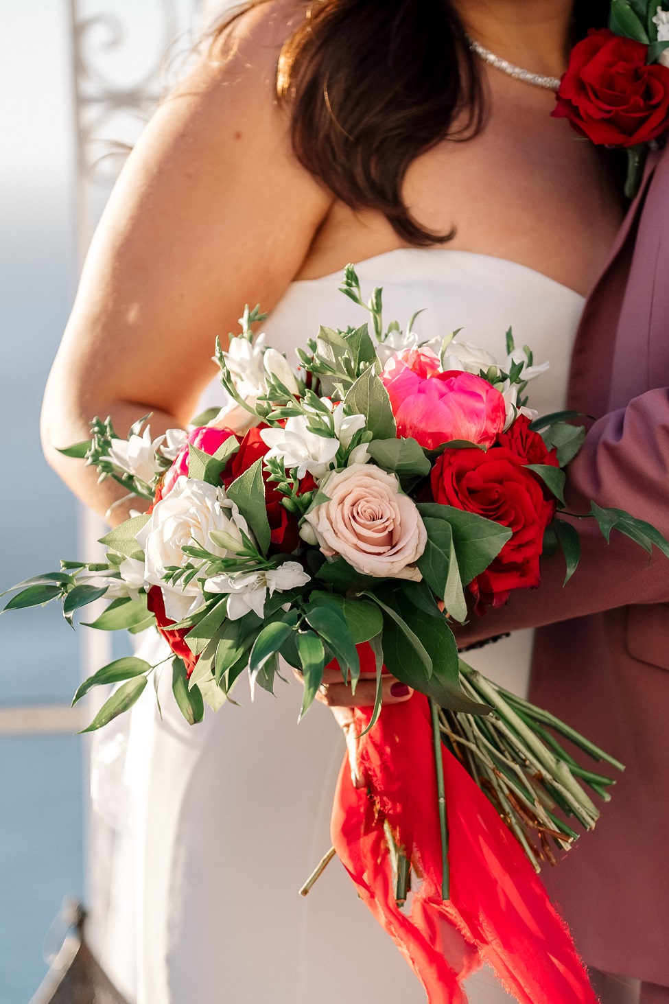 bouquets-elopement-wedding-in-santorini-greece